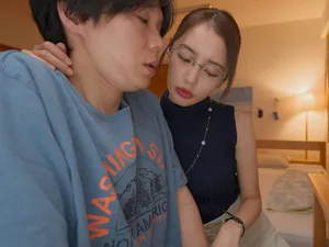 Sex xe hơi thú vị trong vườn nho trên đường cao tốc