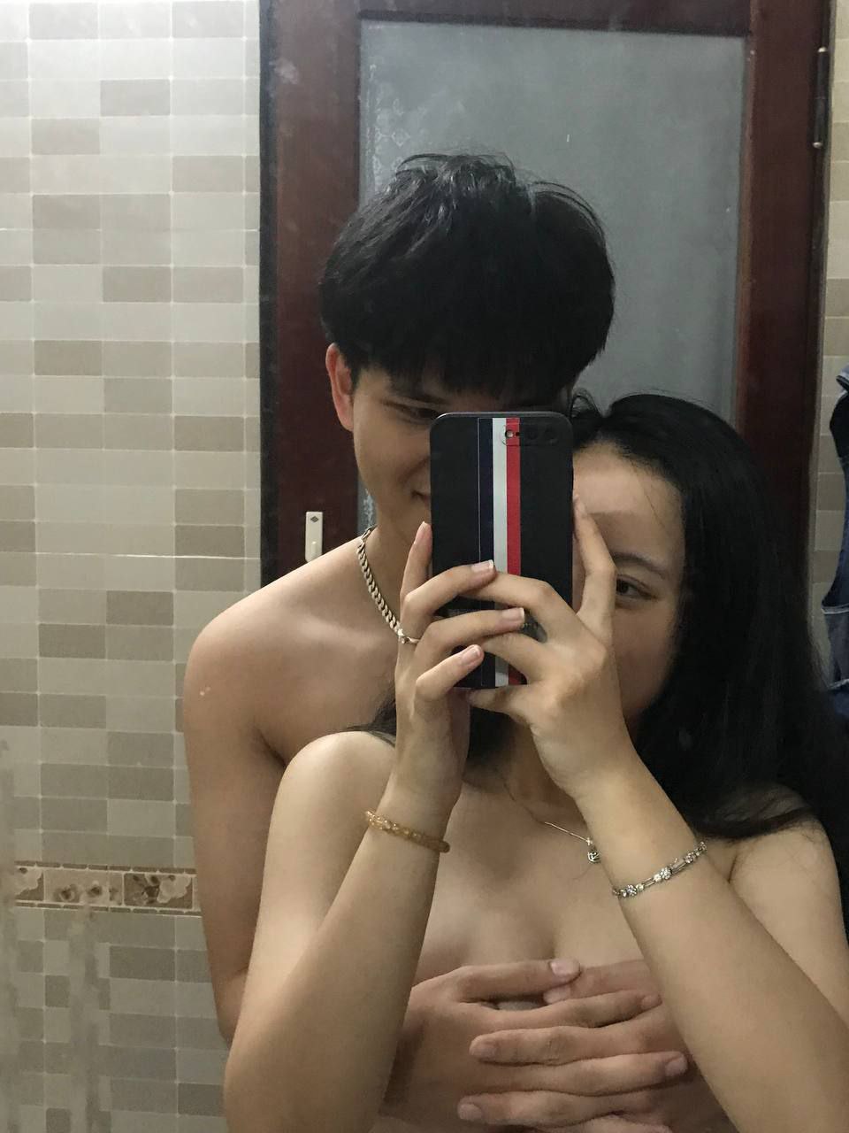Đặt gái trên mạng giao hàng tận nhà địt tận giường